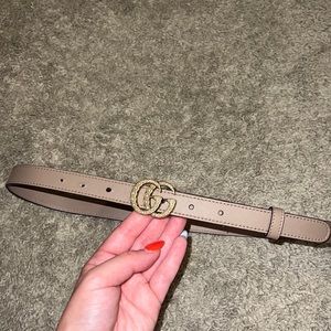 small women’s gucci pearl belt size 85